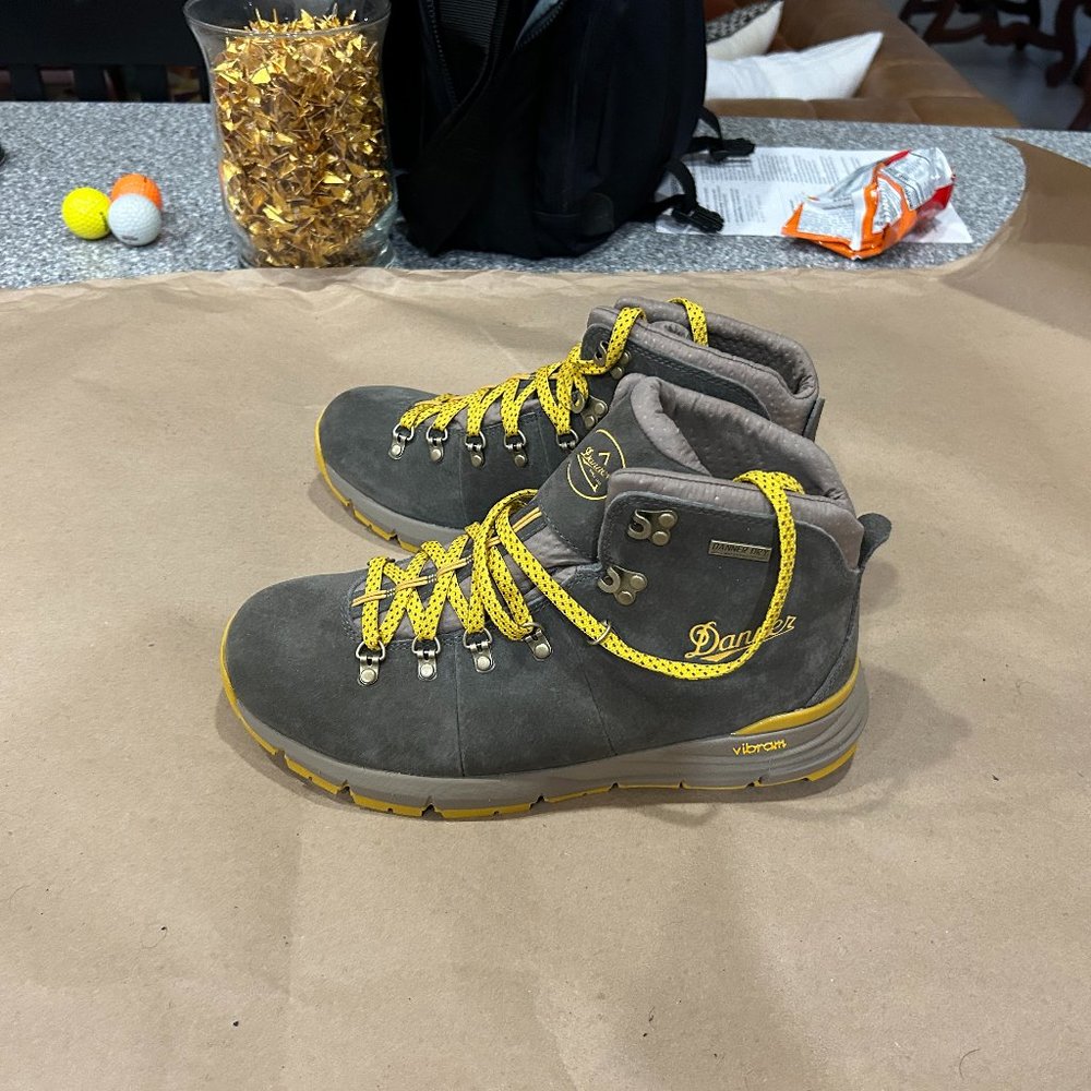 DANNER MEN'S MOUNTAIN 600 Size 9" BOOT HAZELWOOD/YELLOW HIKING BOOTS